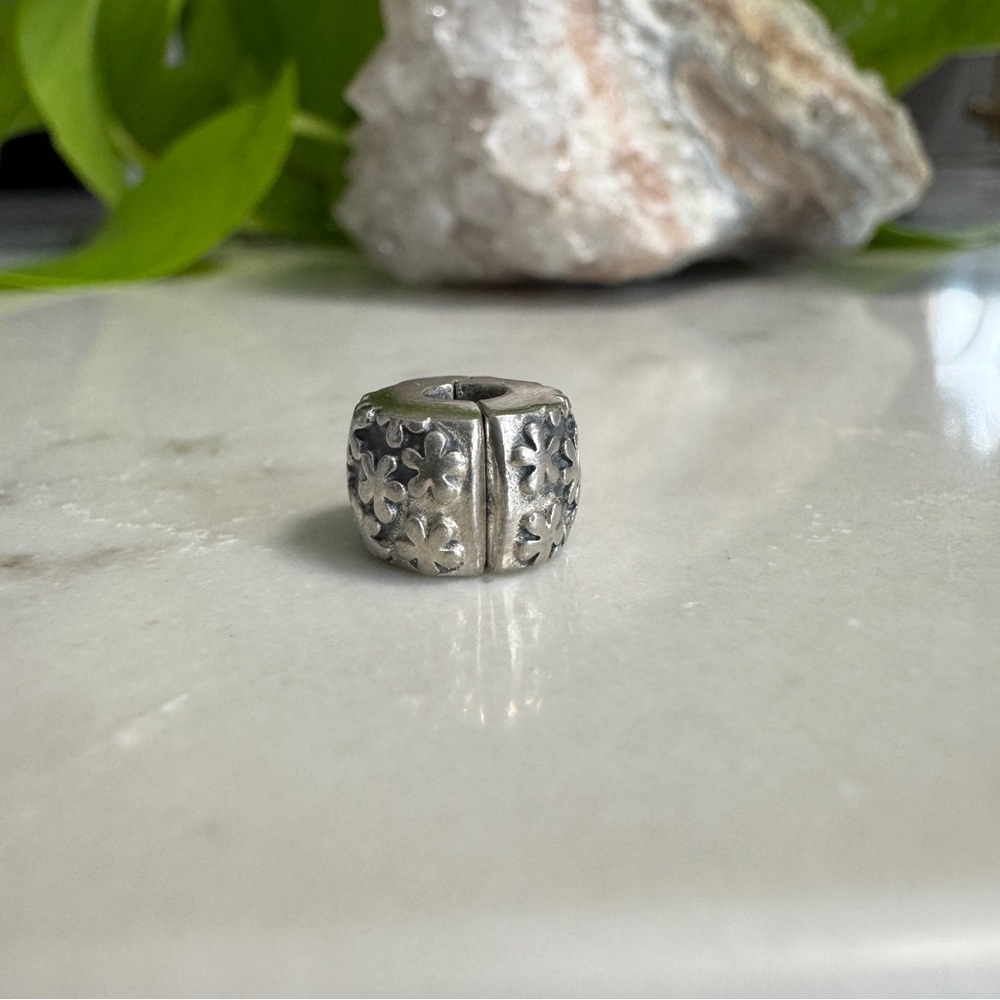 Pandora - Authentic Retired Flowers Clip Silver Charm Bead